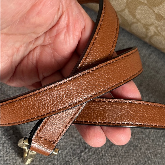 COACH Peyton Signature Pocket Beige and Brown Tote 15.5”x11.5”x4” Preloved. - Picture 10 of 13